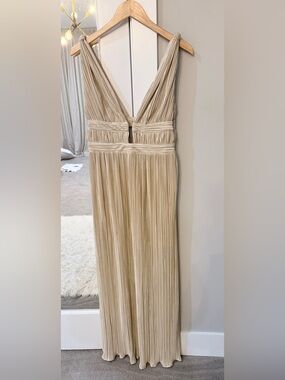 Hello Molly Light Gold Pleated V-Neck Maxi Dress NWT Size Large